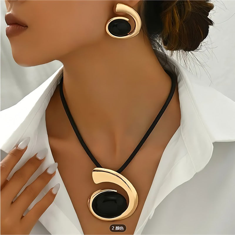 <p>A luminous expression of modern refinement, designed to catch the light with subtle elegance. Its quiet radiance lends a sense of occasion to even the most understated ensemble.</p>