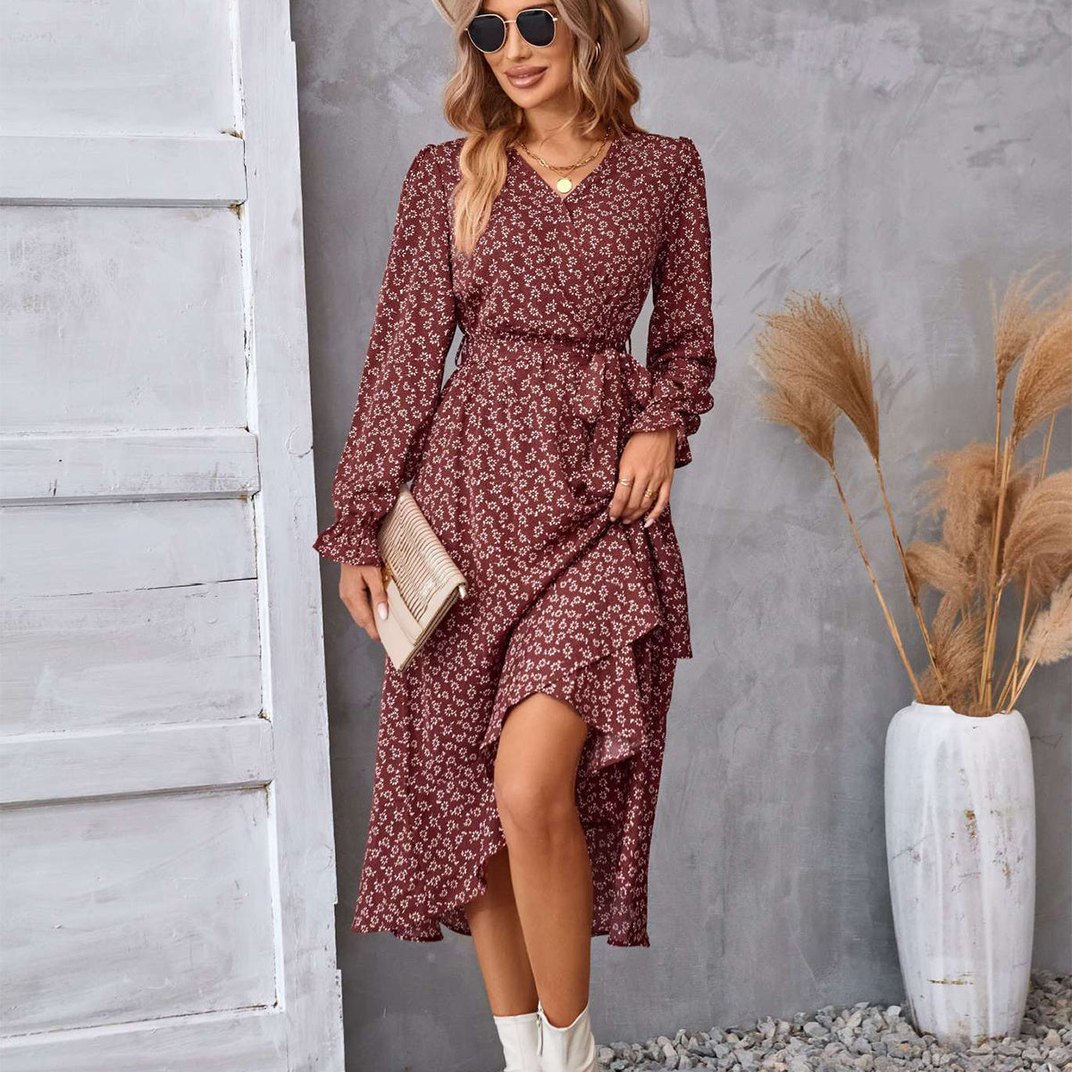 <p>Cut with fluid elegance, this silhouette glides through the evening with quiet confidence and an unmistakable sense of allure. Every movement reveals a refined presence that lingers long after the moment has passed.</p>