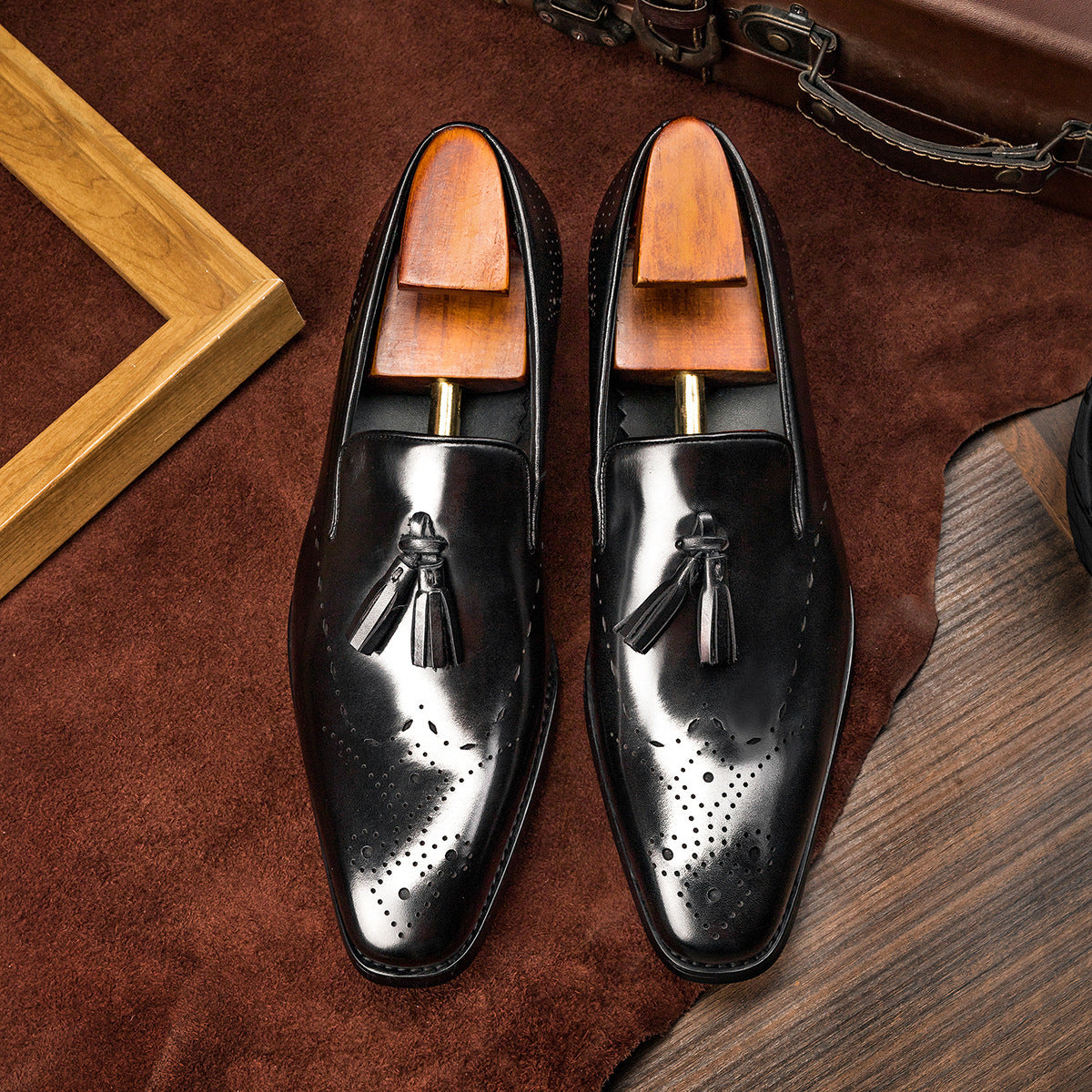 <p>A luminous expression of modern refinement, designed to catch the light with subtle elegance. Its quiet radiance lends a sense of occasion to even the most understated ensemble.</p>