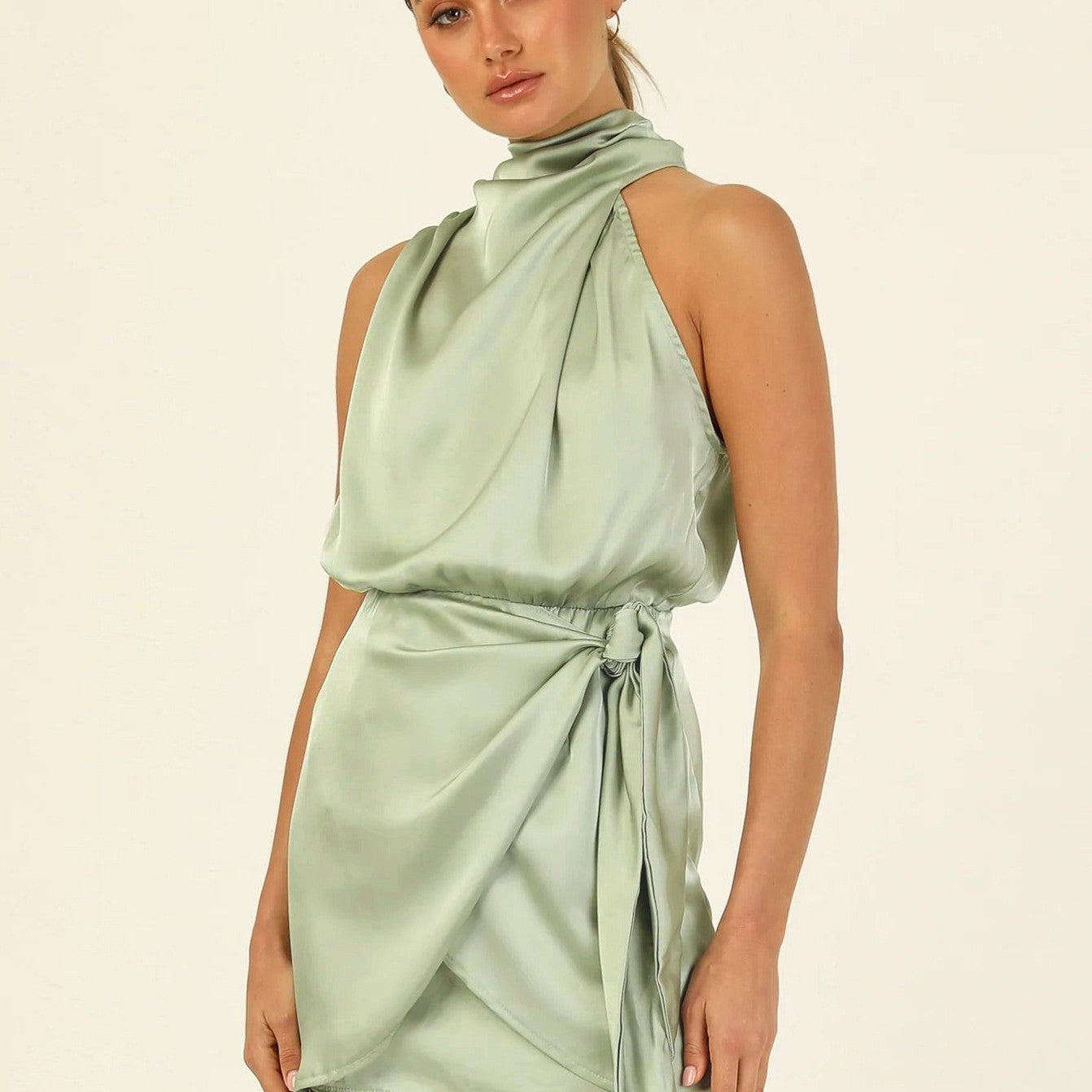 <p>Cut with fluid elegance, this silhouette glides through the evening with quiet confidence and an unmistakable sense of allure. Every movement reveals a refined presence that lingers long after the moment has passed.</p>