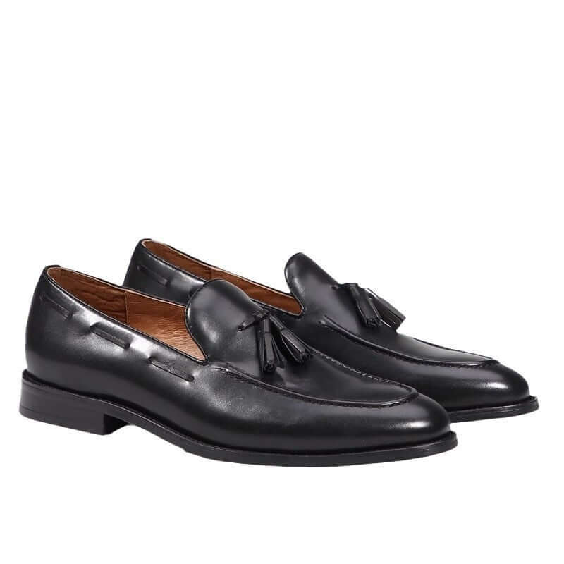 <p>Designed to move with confidence and grace, this style delivers a polished finish with enduring appeal. The silhouette feels timeless, elevated, and effortlessly poised.</p>