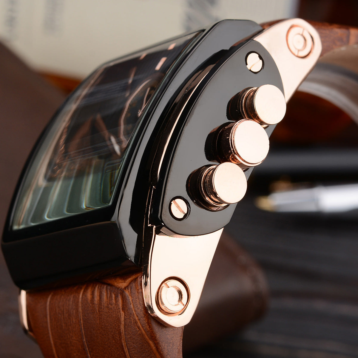 <p>A luminous expression of modern refinement, designed to catch the light with subtle elegance. Its quiet radiance lends a sense of occasion to even the most understated ensemble.</p>