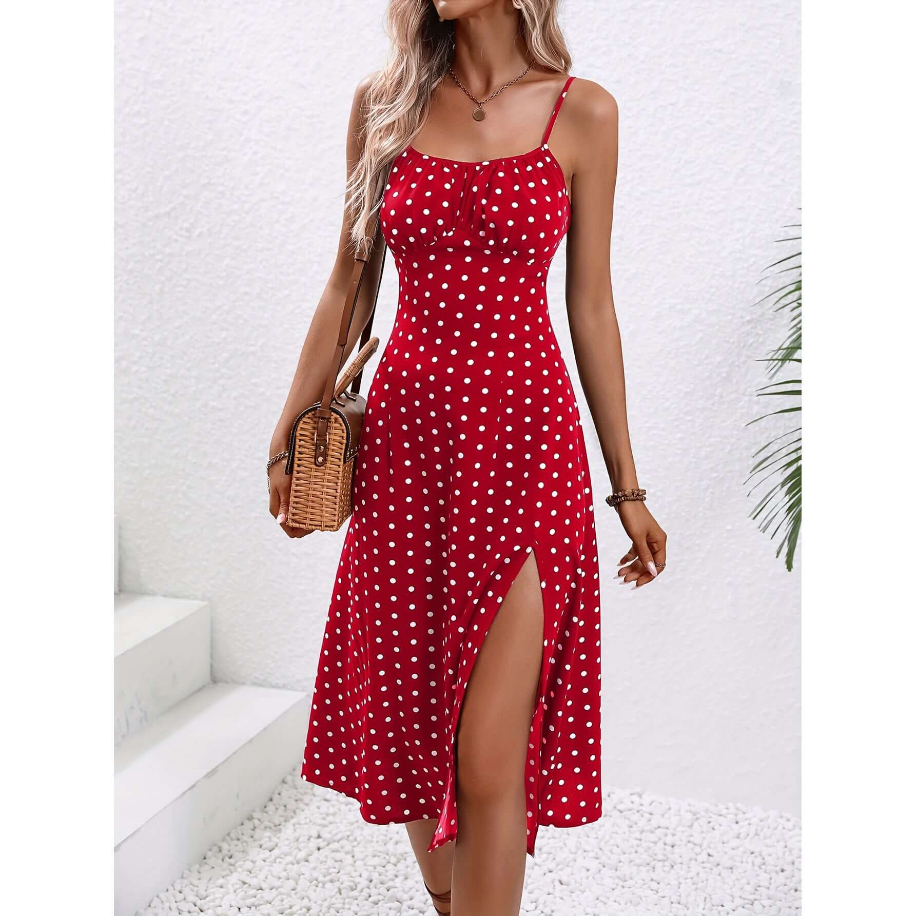 <p>Cut with fluid elegance, this silhouette glides through the evening with quiet confidence and an unmistakable sense of allure. Every movement reveals a refined presence that lingers long after the moment has passed.</p>