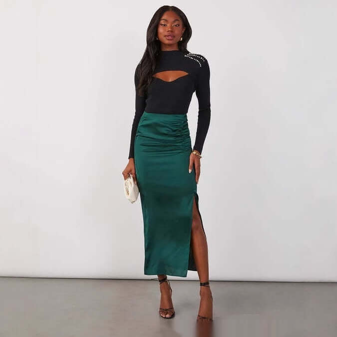<p>Cut with fluid elegance, this silhouette glides through the evening with quiet confidence and an unmistakable sense of allure. Every movement reveals a refined presence that lingers long after the moment has passed.</p>