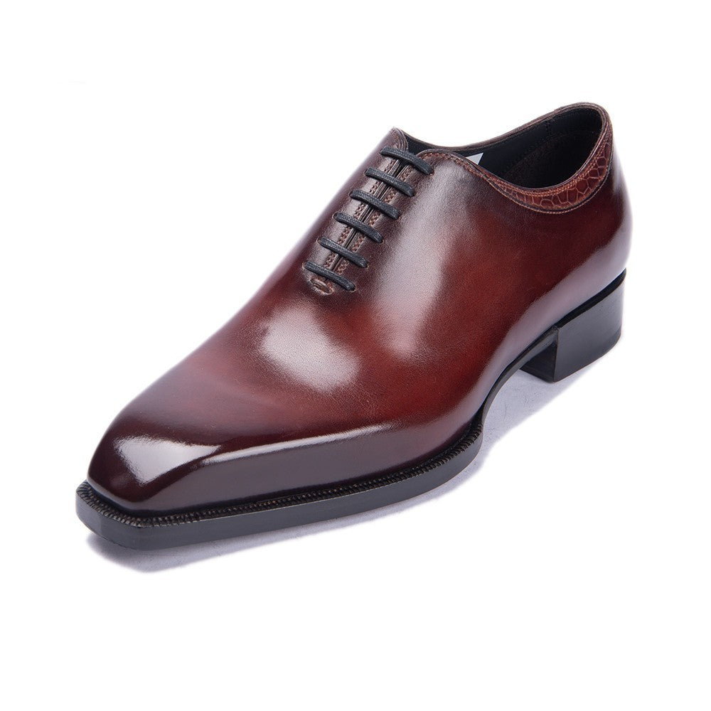<p>Cut with fluid elegance, this silhouette glides through the evening with quiet confidence and an unmistakable sense of allure. Every movement reveals a refined presence that lingers long after the moment has passed.</p>